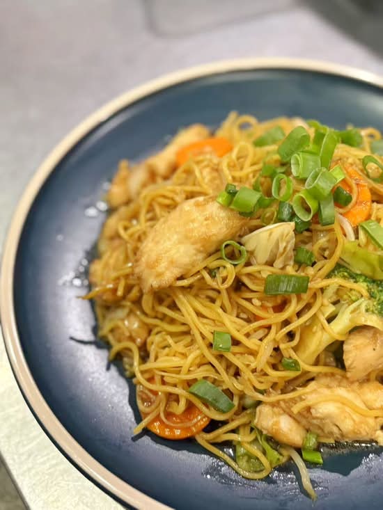 Chicken/ Beef Chow Mein 鸡/牛炒面